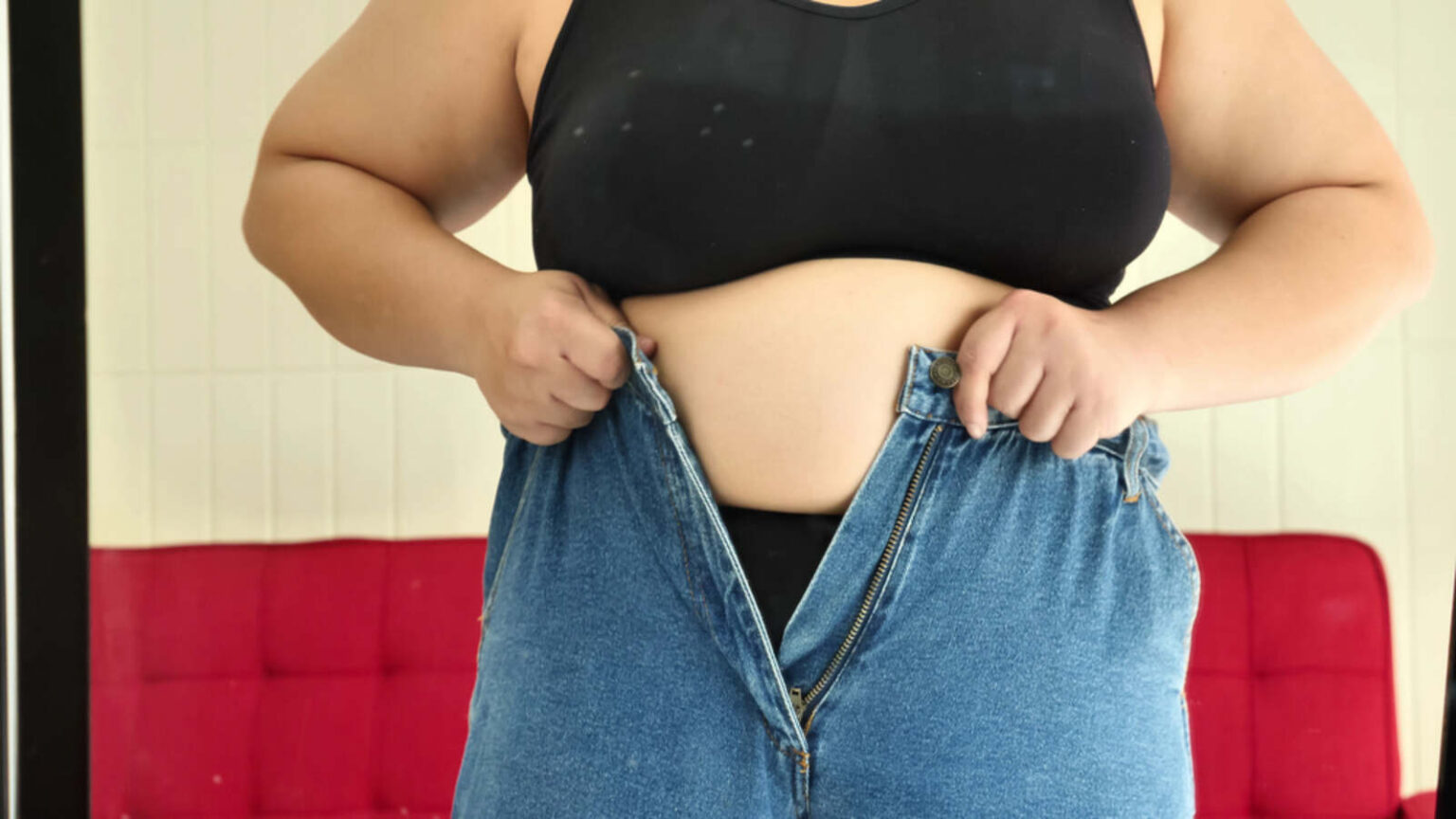 photochubby woman trying wear jeans 351184994
